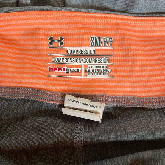 Under Armour capris. Size S. - Picture 3 of 3